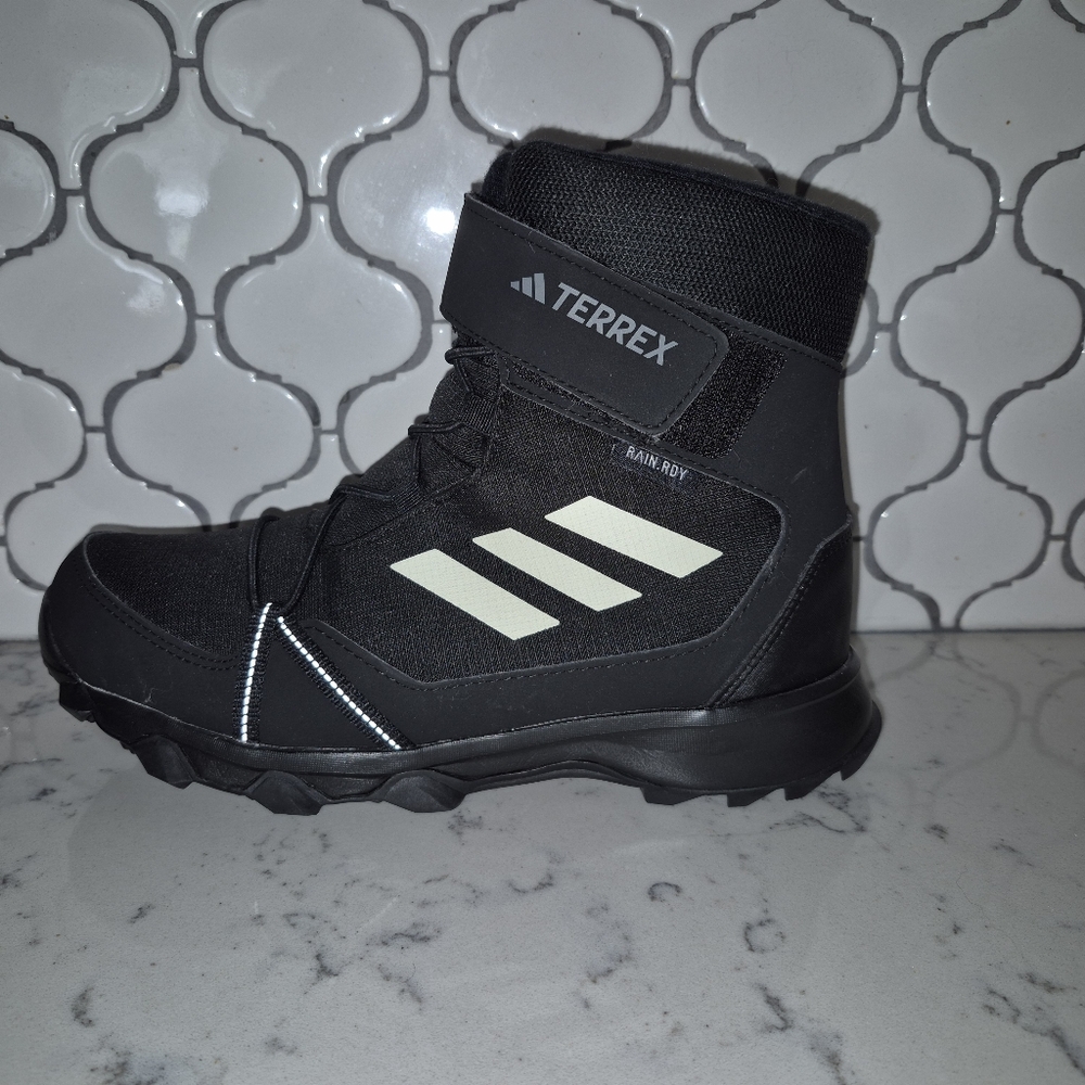 NEW Kids Adidas Terrex Black and White Winter Primaloft Boots